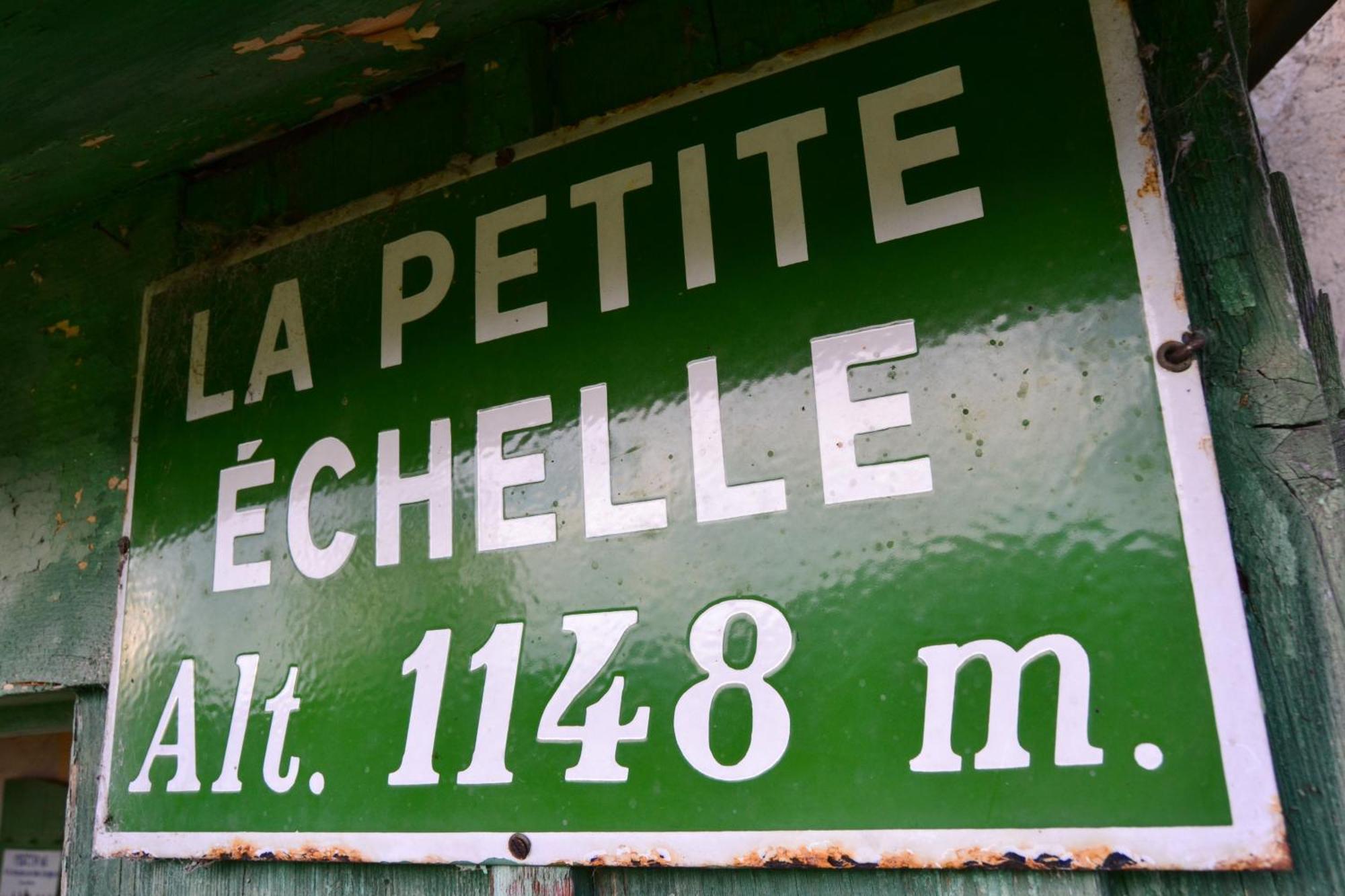 Hotel La Petite Echelle à Rochejean Extérieur photo